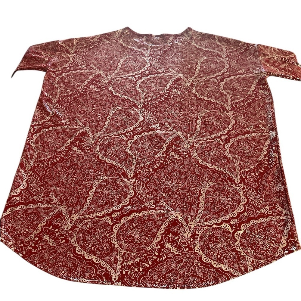 Lularoe Short Sleeve Top Size Large Burgundy Silver Paisley Print Metallic Sheen - Picture 5 of 10